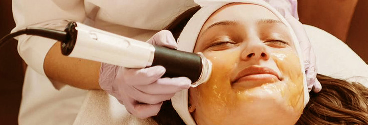 Geneo – złuszczanie, dotlenienie i składniki aktywne, Turowska Clinic